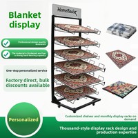 Présentoir métallique multi-niveaux incliné sur pied pour couvertures, tapis, édredons, tapis de sol, avec roulettes amovibles, mobile et personnalisable pour textiles