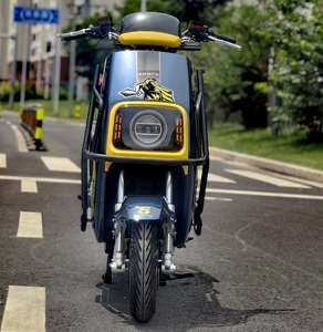 Vente Flash : Moto électrique personnalisée 1500W, 61-80km/h, 72V, deux roues, pour adultes, avec batterie au lithium, idéale pour la livraison de repas - Product Image 2