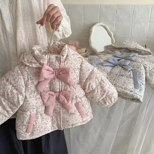 Veste pour enfants Ins Fashion Winter Warmth avec fleurs et ruban-Manteau en duvet épais pour bébé pour femmes - Product Image 1