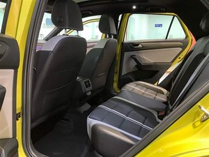Voiture d'<span class=keywords><strong>occasion</strong></span> chinoise - Volkswagen <span class=keywords><strong>T</strong></span>-<span class=keywords><strong>ROC</strong></span> modèle 2023 300TSI DSG 2WD édition Starlight - Product Image 4