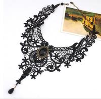 Gargantilla gótica sencilla para mujer, collar de encaje, cadena de serpiente negra exagerada, clavícula, patrón de mariposa hecho a mano, joyería dorada