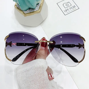 Nuevas <span class=keywords><strong>gafas</strong></span> <span class=keywords><strong>de</strong></span> <span class=keywords><strong>sol</strong></span> <span class=keywords><strong>de</strong></span> moda con cabeza <span class=keywords><strong>de</strong></span> zorro sin montura <span class=keywords><strong>de</strong></span> metal para mujer UV400 marco grande <span class=keywords><strong>gafas</strong></span> <span class=keywords><strong>de</strong></span> <span class=keywords><strong>sol</strong></span> <span class=keywords><strong>de</strong></span> lujo para mujer <span class=keywords><strong>gafas</strong></span> para <span class=keywords><strong>hombre</strong></span> - Product Image 4