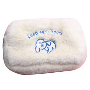 Trousse de <span class=keywords><strong>maquillage</strong></span> en tissu éponge avec logo personnalisé de Royal Fair, pochette en peluche molletonnée douce mignonne avec logo brodé - Product Image 1