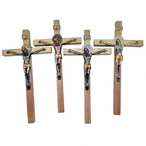 Crucifix croix en bois Jésus suspendu religieux inspirant INRI - Product Image 1