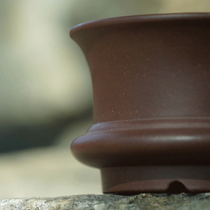 Maceta redonda de arcilla púrpura hecha a mano en Yixing, pequeña, para bonsáis, suculentas y plantas de bandera dulce. - Product Image 2