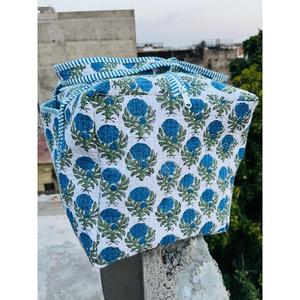 Edredón artístico de algodón Kantha diseñado con imágenes impresas a mano y capas de algodón transpirable para una versatilidad en la ropa de cama durante todo el año. - Product Image 3