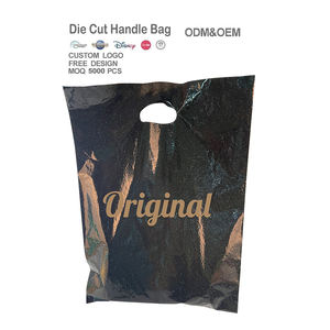 Sacs à provisions en plastique PE imperméables et à l'emporte-pièce noirs personnalisés OEM à prix d'usine pour vêtements et épicerie à usage professionnel - Product Image 1