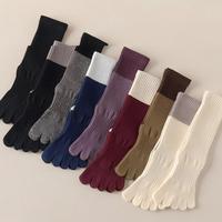 Chaussettes de Pilates antidérapantes à cinq doigts avec logo personnalisé, chaussettes côtelées à grip antidérapant en coton peigné pour studio, barre et yoga, faible MOQ, vente en gros
