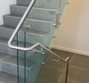 درابزين زجاجي داخلي من Aleader للدرج - Product Image 3