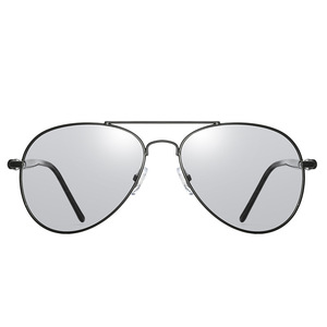 Gafas de sol estilo aviador para hombre, lentes de resina polarizadas fotocromáticas, 100% protección UV, antideslumbrantes, ligeras y cómodas - Product Image 4