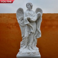 Statue d'ange en marbre blanc sculptée à la main YOUFINE avec un grand ange ailé sur base nuageuse pour la décoration de jardin