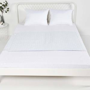 Almohadilla inferior superabsorbente de primera calidad barata, almohadilla de cama de garantía respetuosa con la piel impermeable con alas para personas mayores, mascotas para niños adultos - Product Image 1