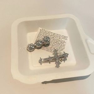 Horquilla de pico de pato de alta gama con diamantes brillantes y detalles metálicos, estilo dulce y moderno para mujer, horquilla lateral explosiva. - Product Image 3