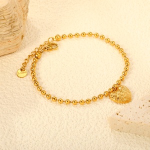 Bracelet pour femmes en acier inoxydable plaqué or 18 carats, breloques en forme de cœur, style géométrique classique, bracelet pour filles - Product Image 5