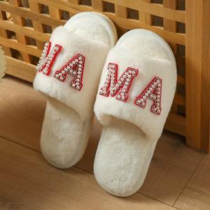 ¡Novedad de 2025! Zapatillas cálidas de felpa MA con letras de perlas bonitas para mujer en otoño e invierno, zapatillas de algodón para interiores con estilo Ins - Product Image 4