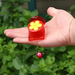 Mini mangeoires à colibris à main mangeoires à oiseaux en plastique avec ventouse perchoir de fenêtre et brosse de <span class=keywords><strong>nettoyage</strong></span> pour une utilisation en plein air - Product Image 5