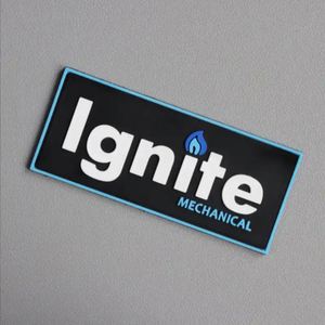 Etiqueta Adhesiva de PVC con Logotipo en Relieve 3D Personalizado, Etiqueta de Plástico Suave con Efecto Goteo para Empaquetado, Etiqueta con Nombre de Marca Privada - Product Image 3