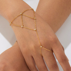 Pulsera de Cadena para Mano de Novia con Anillo de Corazón, Chapada en Oro PVD de 14k y 18k, de Acero Inoxidable 316L que No se Deslustra, para Mujer - Product Image 4