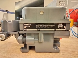 อุปกรณ์ควบคุมการทดสอบ Rosemounts Dvc6200 ความแม่นยำสูง ป้องกันน้ำและฝุ่นระดับ IP55 แรงดันไฟฟ้า 220V รับประกัน 1 ปี - Product Image 5