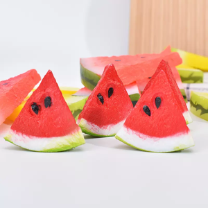 Rodajas de sandía artificiales realistas, decoración de frutas falsas realistas para accesorios de fotografía de Halloween - Product Image 5