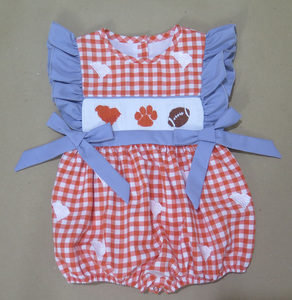 Combinaison pour bébé fille Clemson à smocks, motif à carreaux orange, style football, avec manches à volants violettes, pour tout-petits - Product Image 5