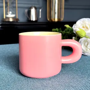 Tasse en céramique promotionnelle de café blanc en porcelaine de couleur orange rouge noir bleu vert simple personnalisée