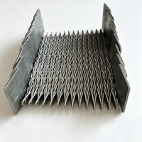 Banda transportadora espiral de malla tejida de acero inoxidable personalizada, resistente a altas temperaturas, de alambre plano y alta resistencia a la tracción para horno de calentamiento