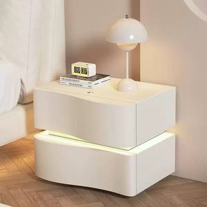 ตู้ข้างเตียงสีลาเต้ทันสมัยโต๊ะข้างเตียงหนัง PU อัจฉริยะพร้อมไฟส่องสว่างด้วยเซ็นเซอร์ - Product Image 4