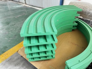 Uhmwpe nhựa băng tải chuỗi/băng tải bảo vệ đường sắt chuỗi <span class=keywords><strong>uhmw</strong></span> PE Dây chuyền con lăn theo dõi đường sắt - Product Image 4