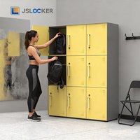 Casiers personnalisés JSlocker, adaptés aux gymnases, aux écoles et aux environnements industriels, avec cadenas.