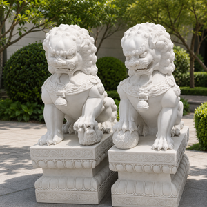 Coppia di Statue di Leoni in Marmo, Grandi Sculture Guardiane in Pietra per Ingresso Villa o Cancello - Product Image 3