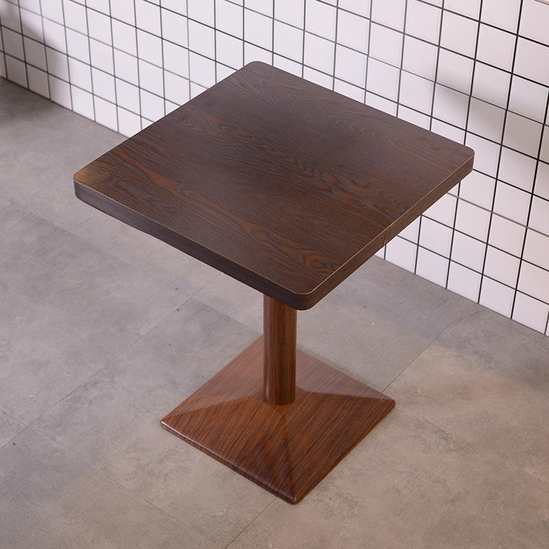 Table carrée ordinaire