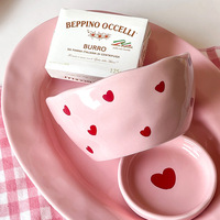 Vaisselle en céramique originale coréenne pincée à la main Ins Wind Series Pink Love Plats de riz de haute valeur de couleur pour la nourriture de fête U