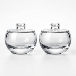 Flacon de <span class=keywords><strong>parfum</strong></span> haut de gamme noir à pompon, flacon de <span class=keywords><strong>parfum</strong></span> vintage en verre vide en forme d'ampoule tricotée, flacon pulvérisateur pour la décoration intérieure - Product Image 4