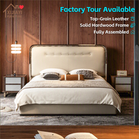 Ensemble de meubles de chambre à coucher de style italien de luxe, cadre de lit en cuir véritable capitonné, taille Queen, finition brillante pour villa