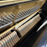   Piano droit vintage YUS, fabrication japonaise, arrière-plan en X, table de sonorisation en épicéa massif, son chaud