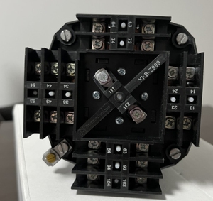 Manette de commande complète Harmony XK avec protection IP54, moteur servo et cadre métallique pour applications industrielles XKBA32330 - Product Image 3