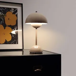 מתג מגע עליון נטענת נורדי ניצן פטריות עיצוב סלון חדר שינה עיצוב שולחן כתיבה לילה מנורת שולחן LED