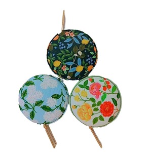 Cinta métrica Rifle Paper Co de 60 pulgadas, cinta suave con diseño floral para costura y manualidades - Product Image 5