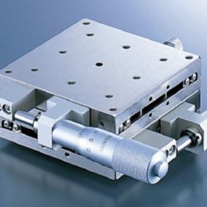 Table de translation manuelle sur axe XY Suruga Seiki BSS/BSB26-25 – Équipement de fabrication de rails de précision ultra-élevée - Product Image 1