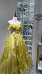 S3786L Feestelijke, groene, strapless chiffonjurk voor een coming-of-age ceremonie, gala, verjaardag of een chique avond. - Product Image 3