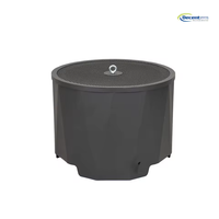 Brasero d'extérieur en acier à facettes géométriques avec couvercle en maille, poignée annulaire et quatre pieds pour jardin et patio