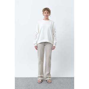 เสื้อสเวตเชิ้ตแขนปักลายตาข่ายสีเอครู แบรนด์วูเมนส์โซล สำหรับสไตล์ลำลองและสปอร์ต สวมใส่สบาย - Product Image 3