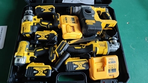 Ensemble d'outils électriques sans fil 5 pièces avec chargeur de <span class=keywords><strong>batterie</strong></span> au lithium Perceuse Clé <span class=keywords><strong>à</strong></span> chocs Meuleuse Scie Marteau pour usage industriel - Product Image 4
