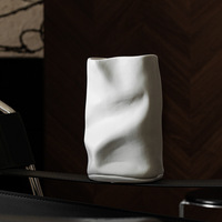 Vase en céramique haut de gamme médiéval de luxe simple nouveau fabricant direct de décoration de bureau haut pour les arrangements de fleurs séchées légères