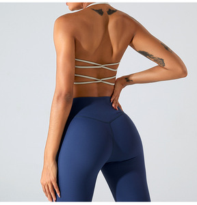 Soutien-gorge de sport pour femme à col carré et dos croisé multi-bretelles, avec coussinets amovibles, haut court de yoga, soutien-gorge de fitness à faible impact - Product Image 3