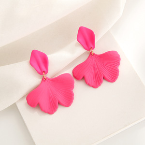 Pendientes colgantes con forma de flor para mujer, joyería de resina acrílica amarilla y rosa, estilo de fiesta - Product Image 3