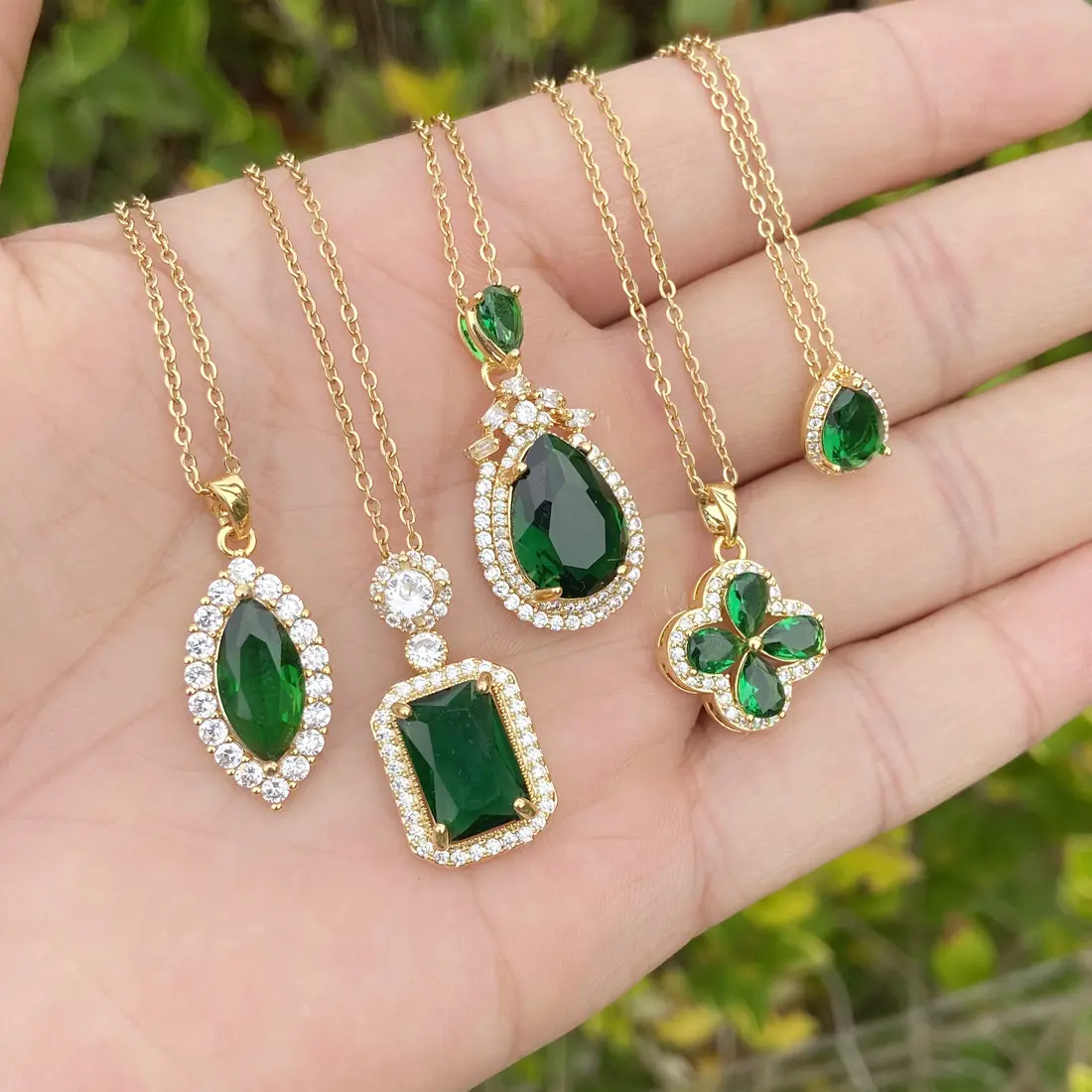 Vòng Cổ Mặt Dây Chuyền Đá Zircon Ngọc Lục Bảo Cổ Điển Dây Chuyền Xương Đòn Pha Lê Kim Cương Giả Hình Cỏ Ba Lá Màu Xanh Lá Cây Trang Sức Nữ Bằng Thép Không Gỉ