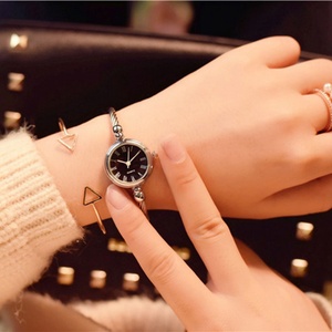 Montre bracelet tendance pour femme en argent, style simple, montre à quartz pour femme, accessoires de bijoux pour femme - Product Image 6