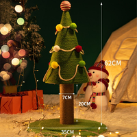 Poteau à gratter pour chat en forme de sapin de Noël, en sisal naturel résistant à l'usure, avec des pompons colorés, jouet interactif pour chat, utilisation en intérieur